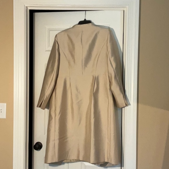 Elegant Beige Long Sleeve Dress with Brooch - Picture 3 of 5